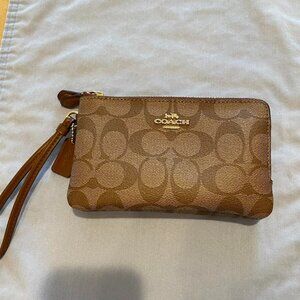 COACH BROWN WRISTLET DOUBLE ZIP